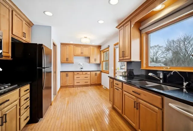 $499,900 | 590 East Capri Drive, Palatine, IL 60074