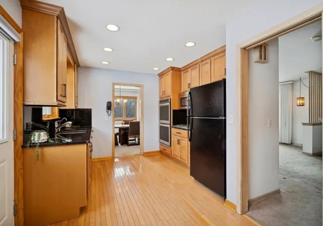 $499,900 | 590 East Capri Drive, Palatine, IL 60074