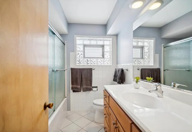 $499,900 | 590 East Capri Drive, Palatine, IL 60074