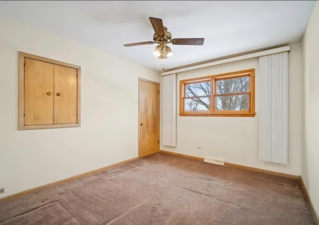 $525,000 | 590 East Capri Drive, Palatine, IL 60074