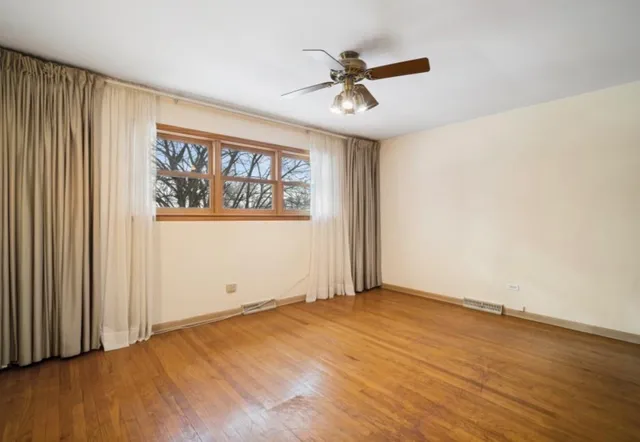 $499,900 | 590 East Capri Drive, Palatine, IL 60074