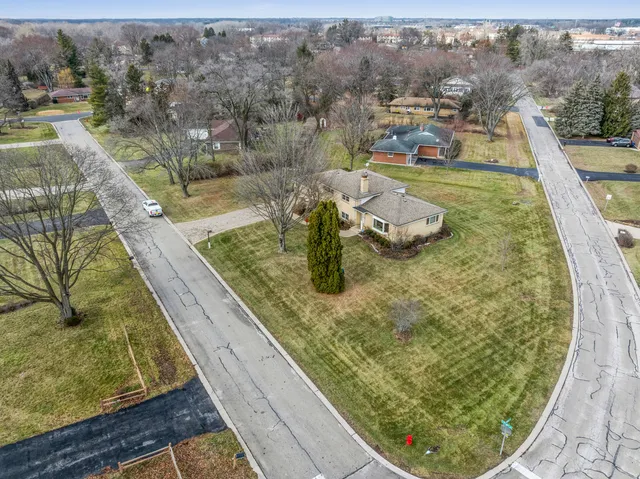 $499,900 | 590 East Capri Drive, Palatine, IL 60074