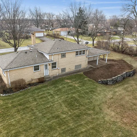 $499,900 | 590 East Capri Drive, Palatine, IL 60074