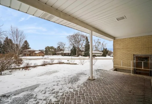 $525,000 | 590 East Capri Drive, Palatine, IL 60074