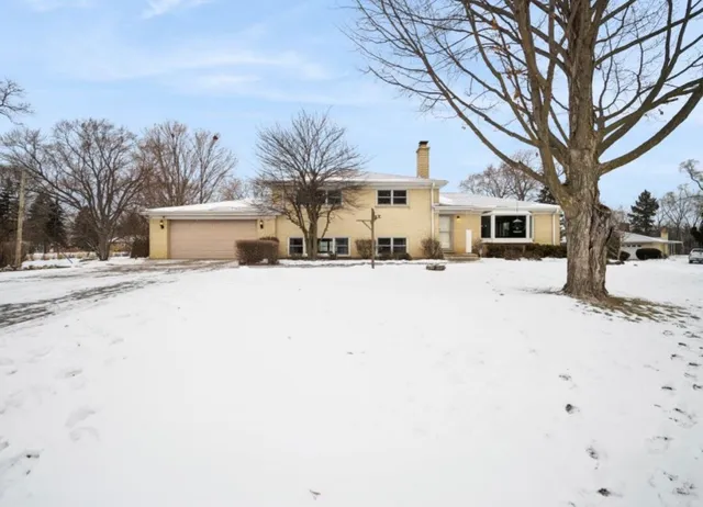 $499,900 | 590 East Capri Drive, Palatine, IL 60074