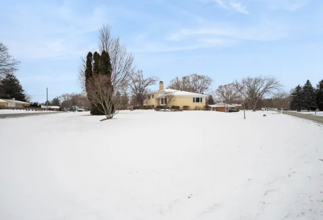 $499,900 | 590 East Capri Drive, Palatine, IL 60074