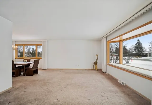 $499,900 | 590 East Capri Drive, Palatine, IL 60074