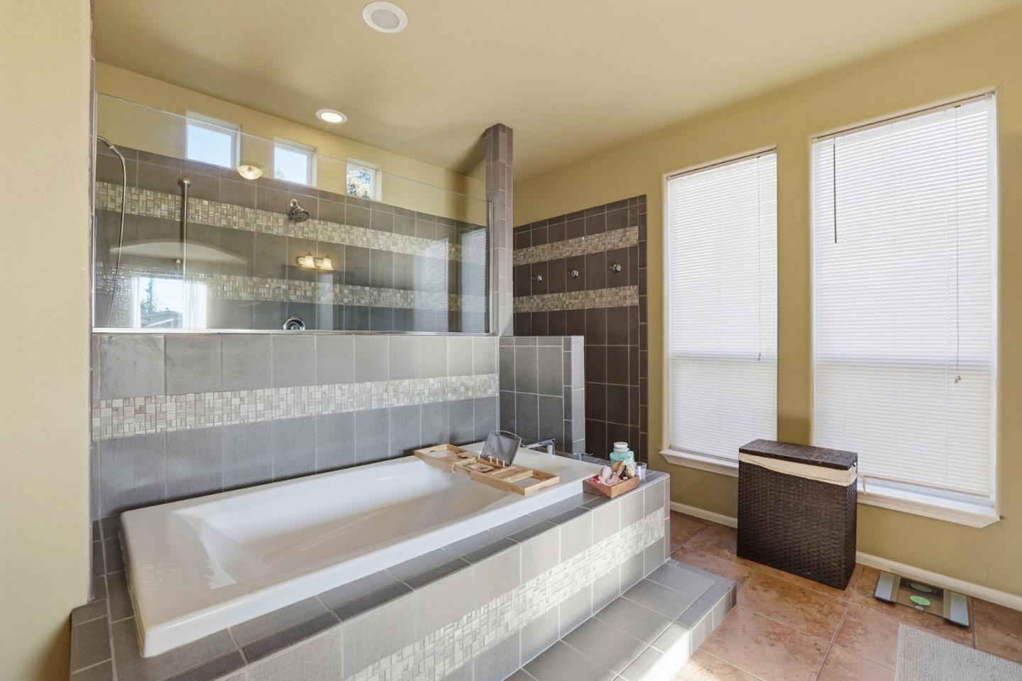 125 North Mary Avenue, Unit 17 Sunnyvale, CA 94086 - Photo 29 of 46 a spacious bathroom with a tub and shower