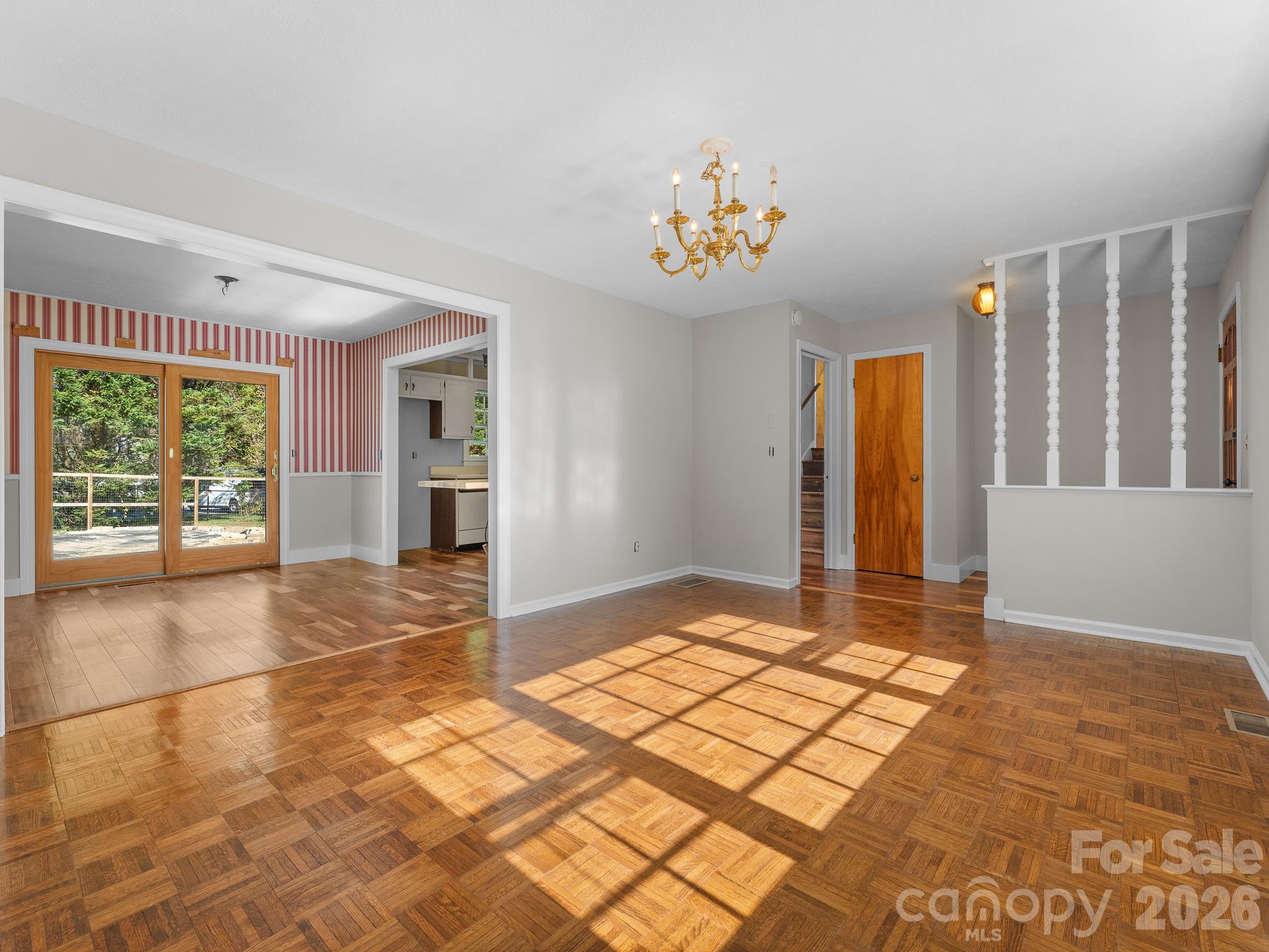 87 Underhill Road Hendersonville, NC 28792 - Photo 13 of 48 Gallery Image 13