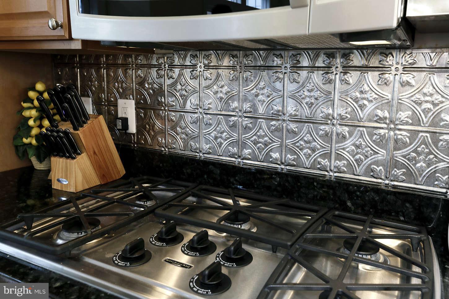 908 West Glebe Road Alexandria, VA 22305 - Photo 16 of 29 a close up of a stove