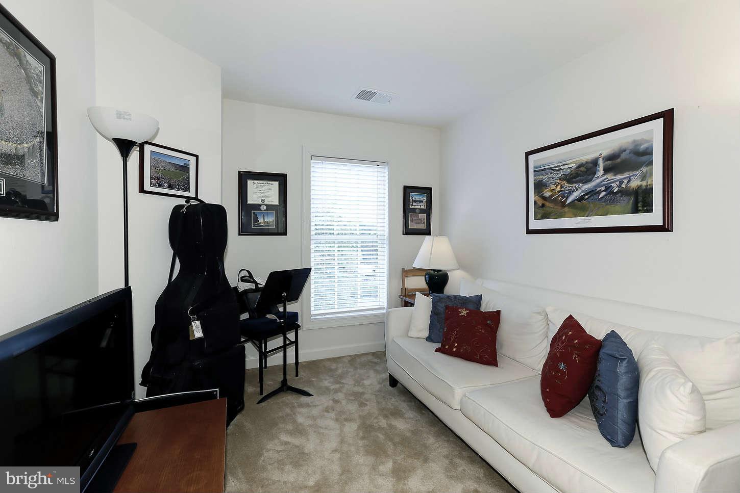 908 West Glebe Road Alexandria, VA 22305 - Photo 22 of 29 a living room with furniture