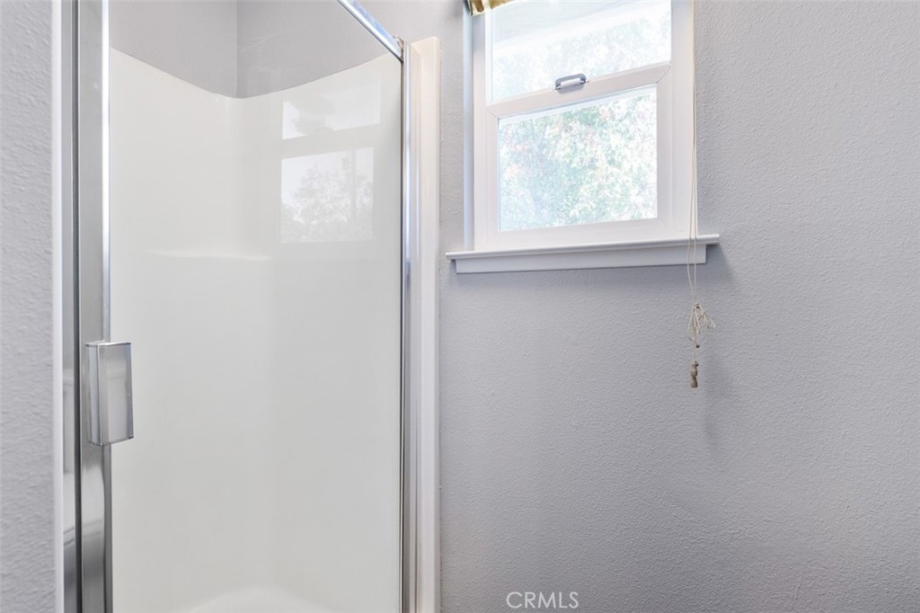 8070 Coromar Avenue Atascadero, CA 93422 - Photo 26 of 49 a bathroom with a window