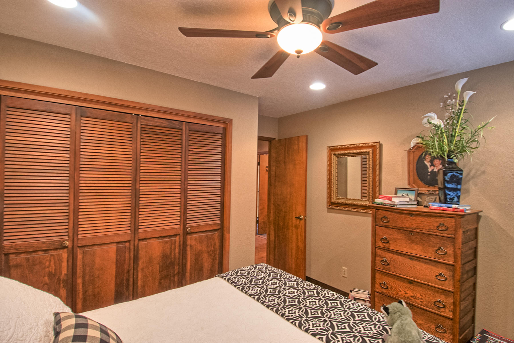 21495 Wilcox Road Red Bluff, CA 96080 - Photo 15 of 35 Wood Doors in 2nd Bedroom