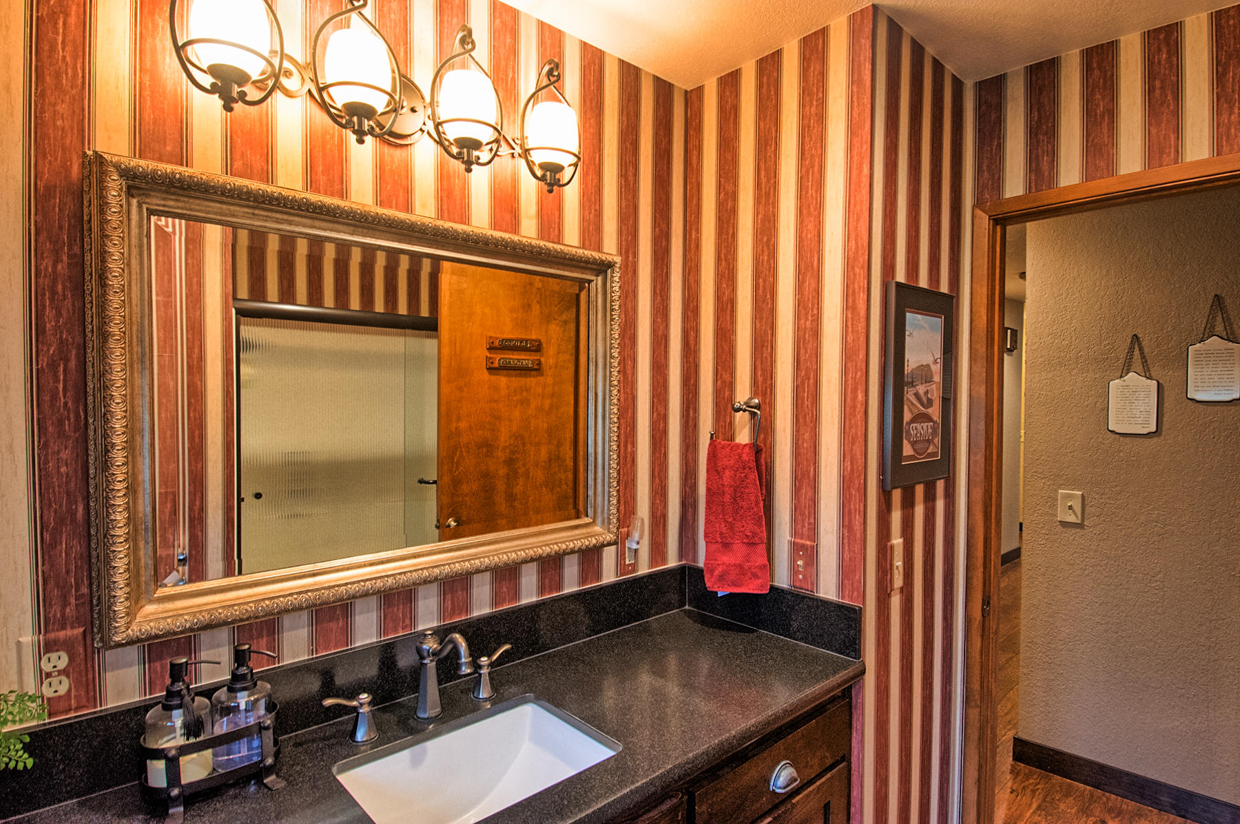 21495 Wilcox Road Red Bluff, CA 96080 - Photo 20 of 35 Guest Bathroom