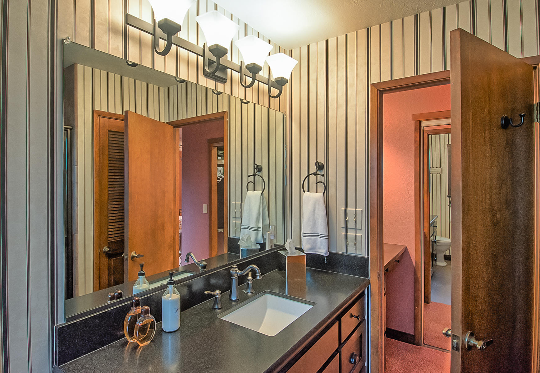21495 Wilcox Road Red Bluff, CA 96080 - Photo 24 of 35 Master Bathroom