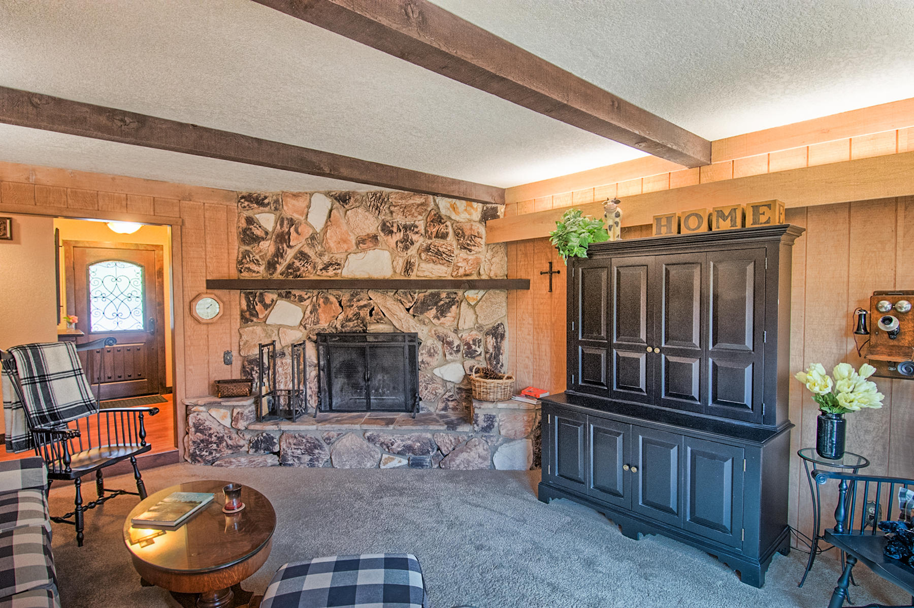 21495 Wilcox Road Red Bluff, CA 96080 - Photo 10 of 35 Beamed Family Room with Outdoor Access