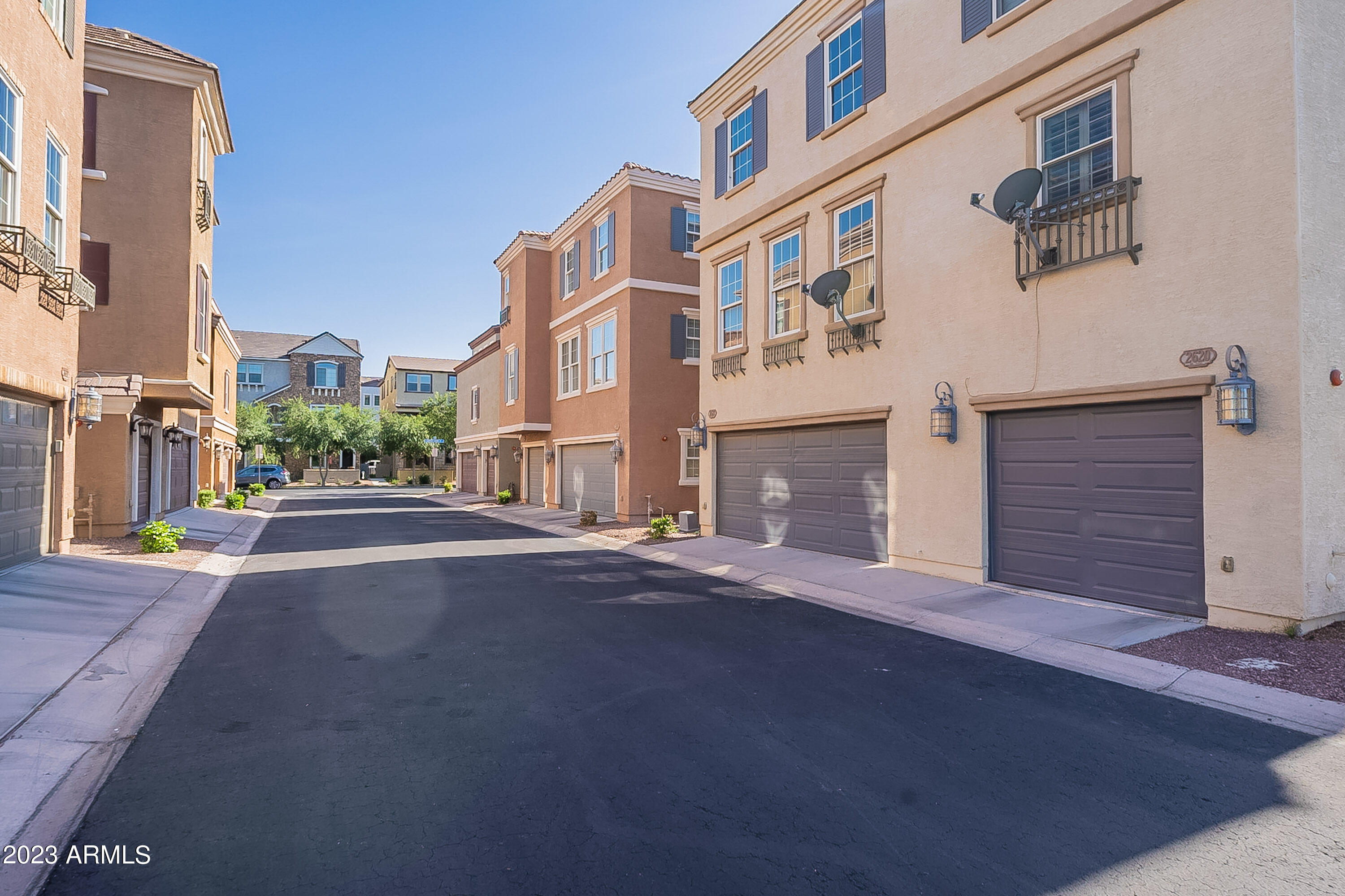 2622 South Alpine Drive Gilbert, AZ 85295 - Photo 8 of 99 .