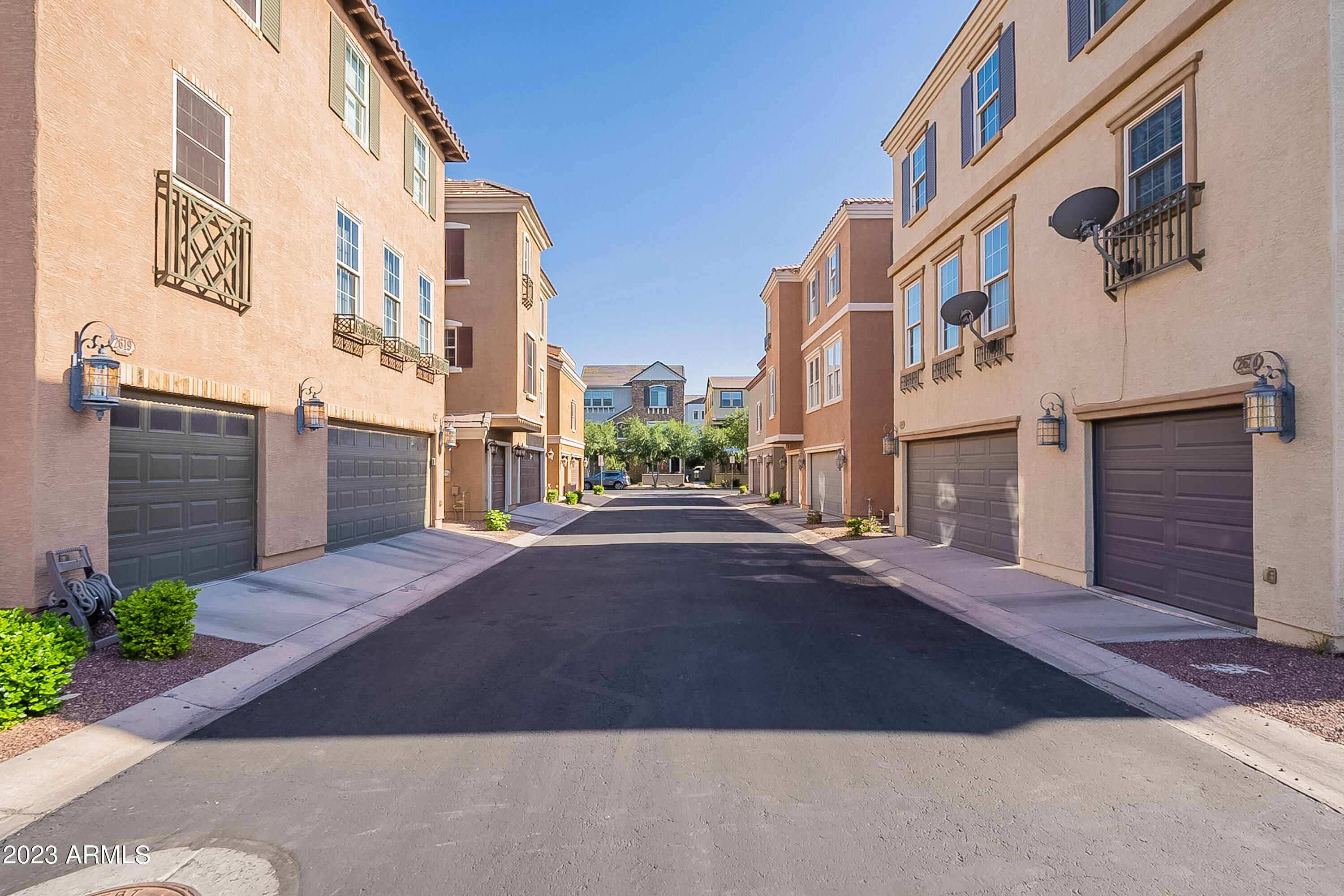 2622 South Alpine Drive Gilbert, AZ 85295 - Photo 9 of 99 .