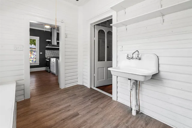 a view of livingroom with furniture and wooden floor