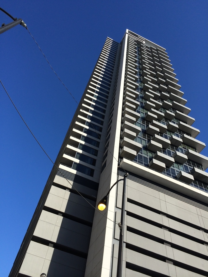 235 West Van Buren Street, Unit 1603 Chicago, IL 60607 - Photo 1 of 33