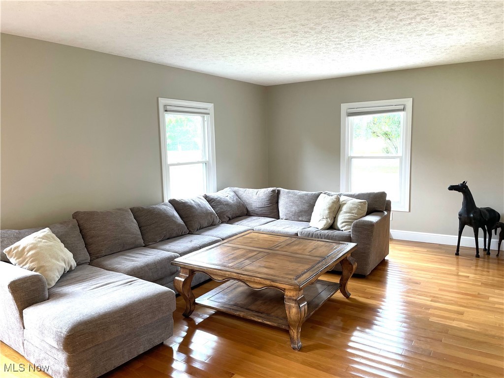 946 Brainard Road Cleveland, OH 44143 - Photo 3 of 31 Gallery Image 3