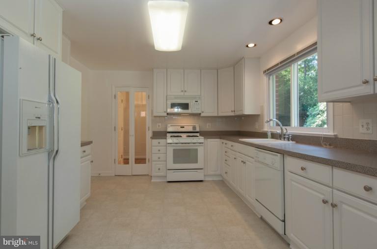 3826 Gallows Road Annandale, VA 22003 - Photo 3 of 30 Kitchen