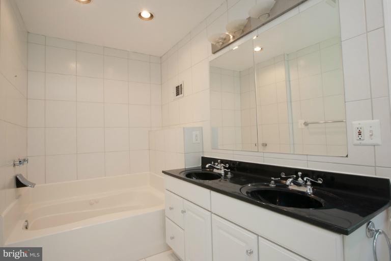 3826 Gallows Road Annandale, VA 22003 - Photo 4 of 30 Bath (Master)
