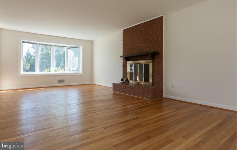 3826 Gallows Road Annandale, VA 22003 - Photo 7 of 30 Living Room