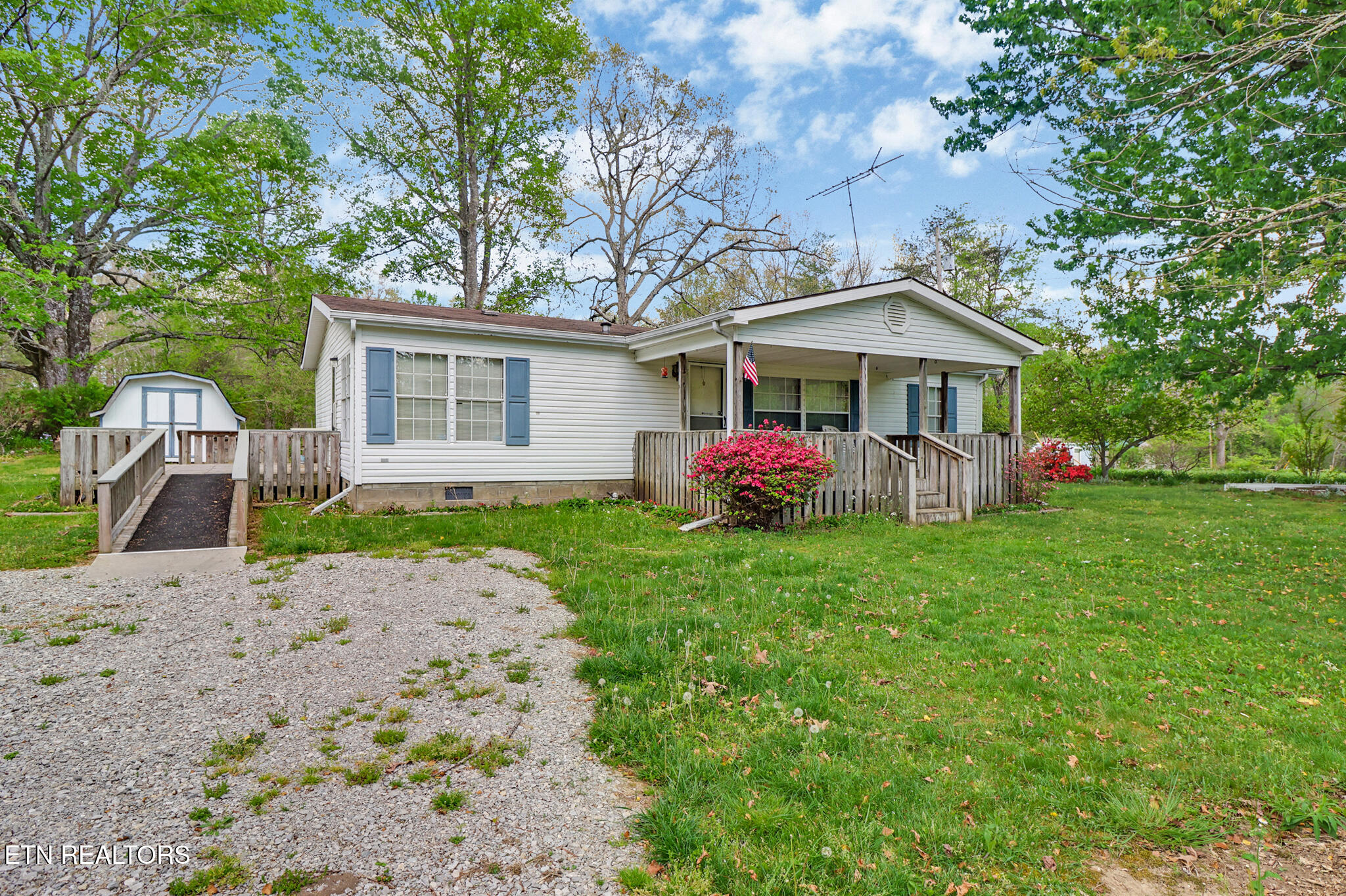1243 Franklin Loop Clarkrange, TN 38553 - Photo 4 of 46 if1a8730-if1a8734