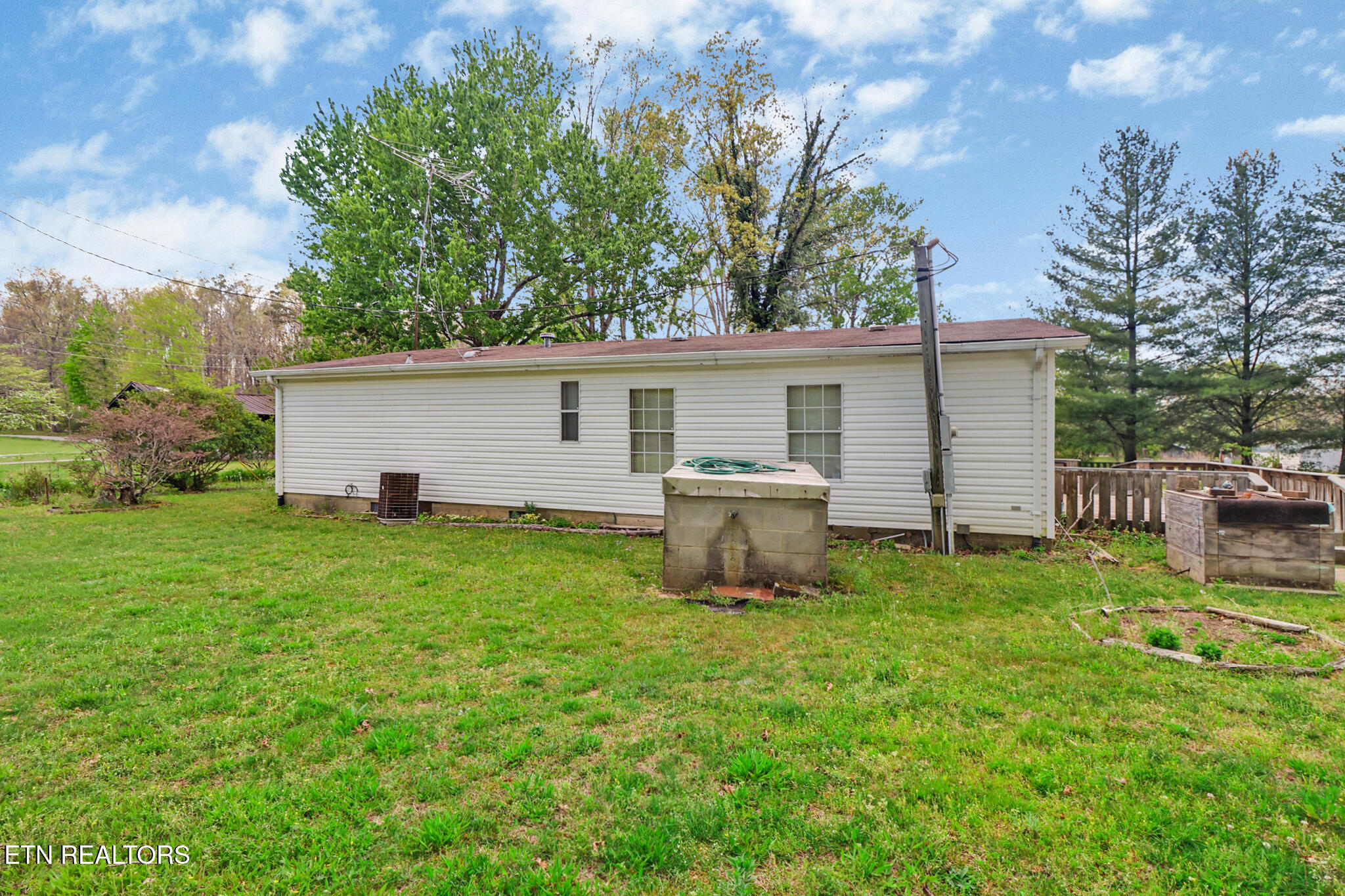 1243 Franklin Loop Clarkrange, TN 38553 - Photo 6 of 46 if1a8735-if1a8739