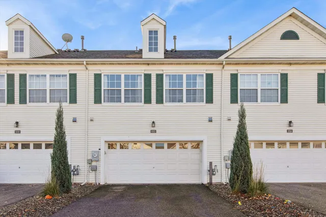 $270,000 | 1022 Providence Drive, Shakopee, MN 55379