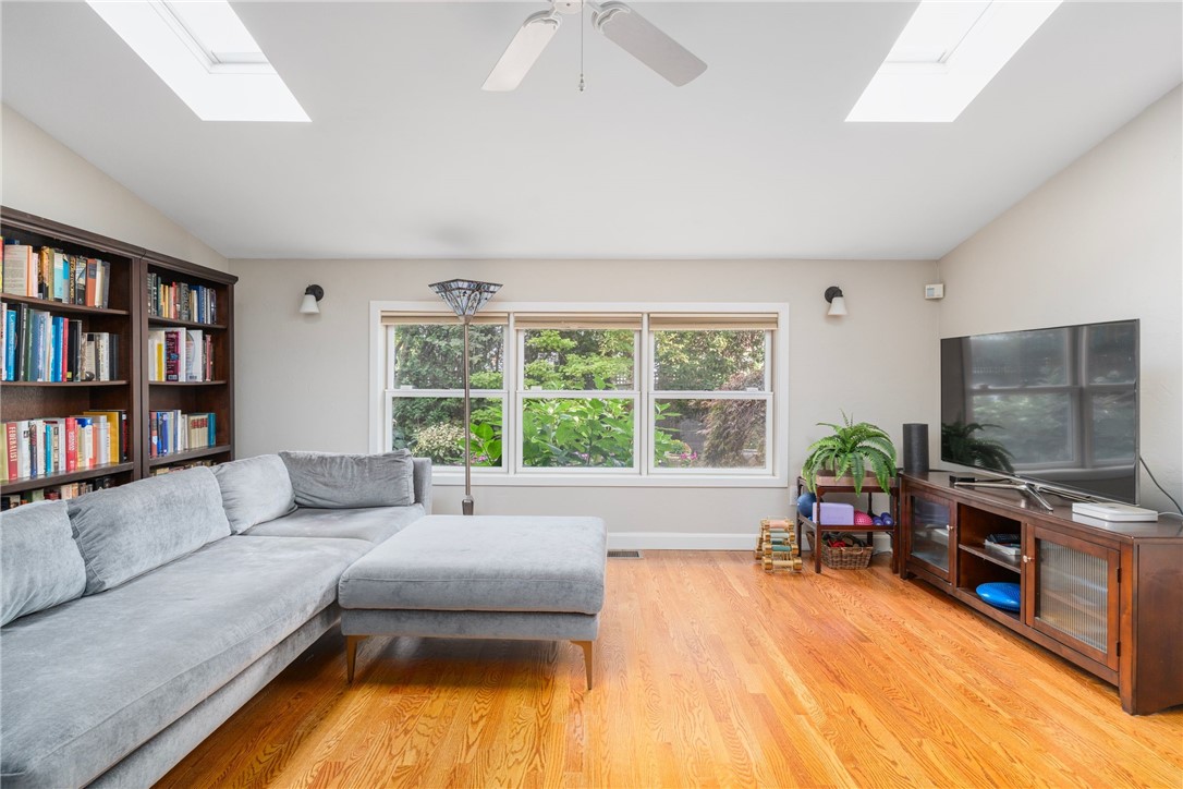 70 Wingate Road Providence, RI 02906 - Photo 13 of 50