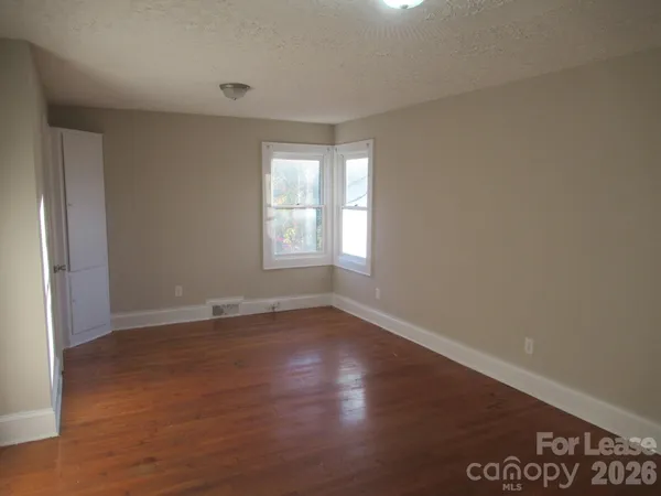 $1,600 | 505 South Cedar Street, Lincolnton, NC 28092