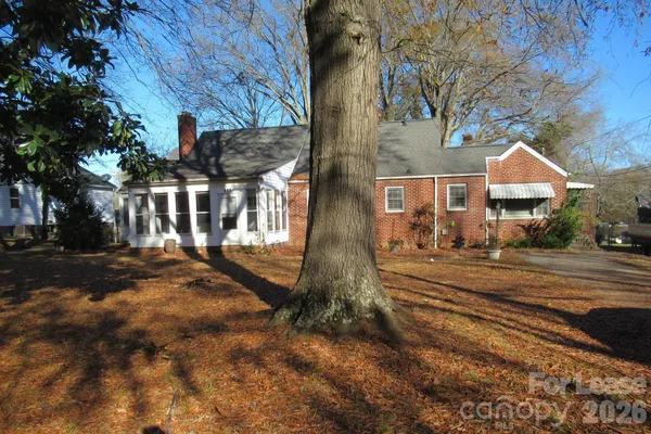 $1,600 | 505 South Cedar Street, Lincolnton, NC 28092