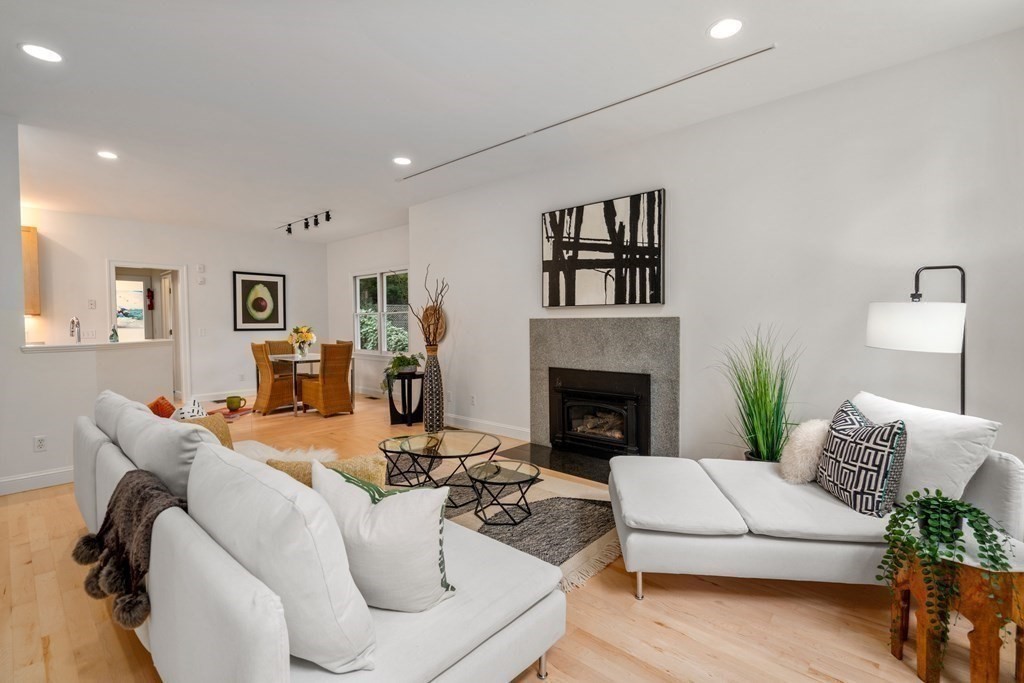 36 Duffield Road Newton, MA 02466 - Photo 4 of 24