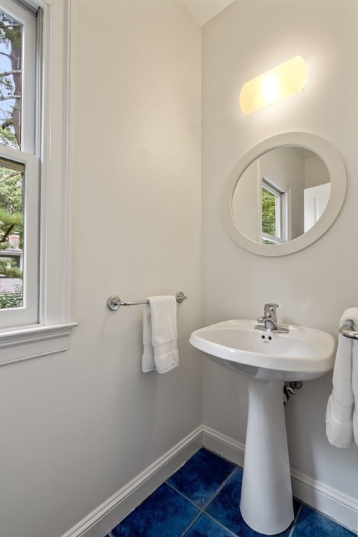 36 Duffield Road Newton, MA 02466 - Photo 7 of 24