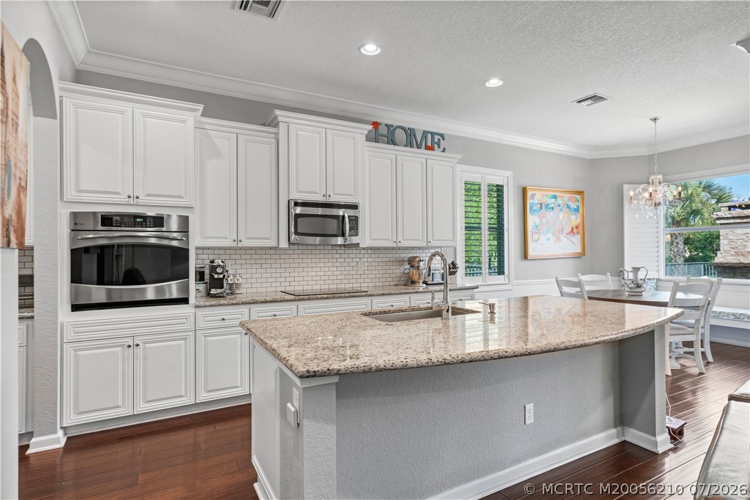 1063 Southwest Triste Way Stuart, FL 34997 - Photo 11 of 40 Gallery Image 11