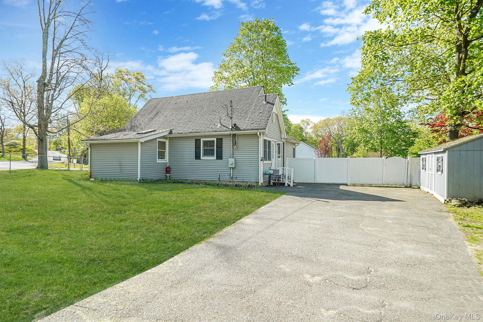 38 Nymph Road Rocky Point, NY 11778 - Photo 4 of 28