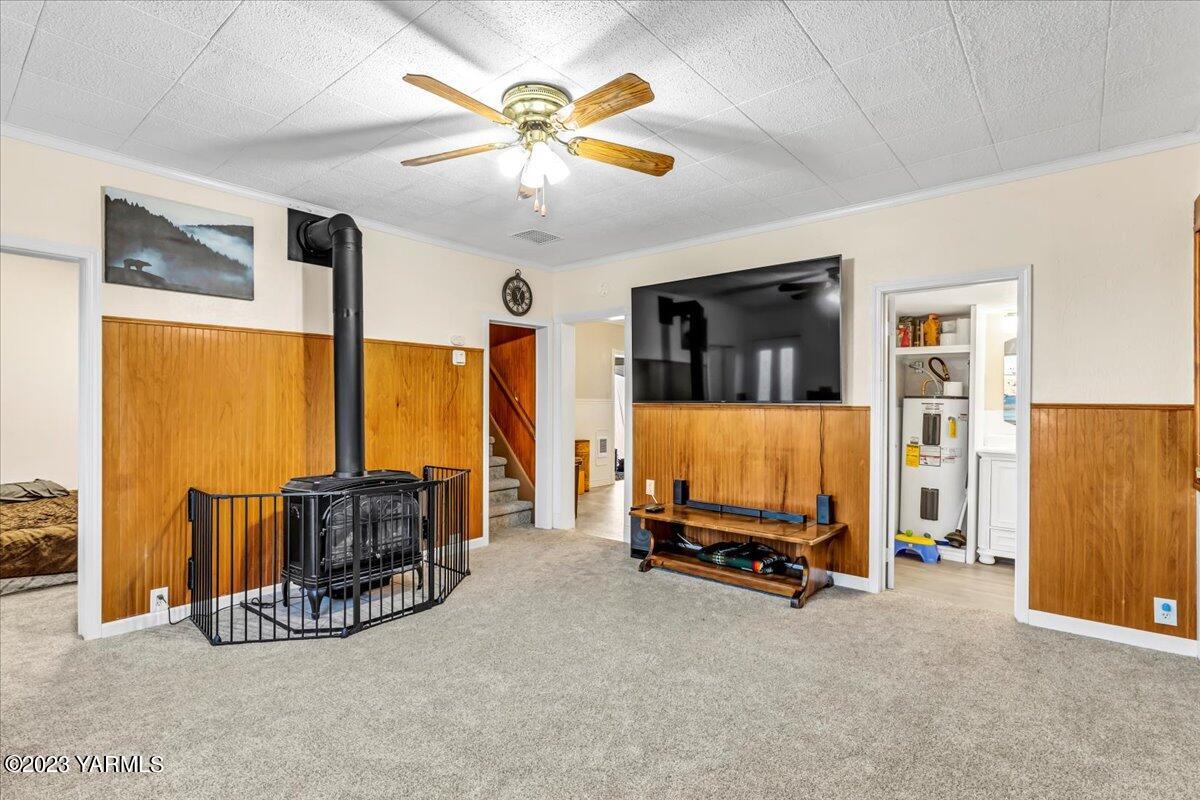 2206 Beaudry Road Moxee, WA 98936 - Photo 5 of 8 a view of room with furniture and a large window