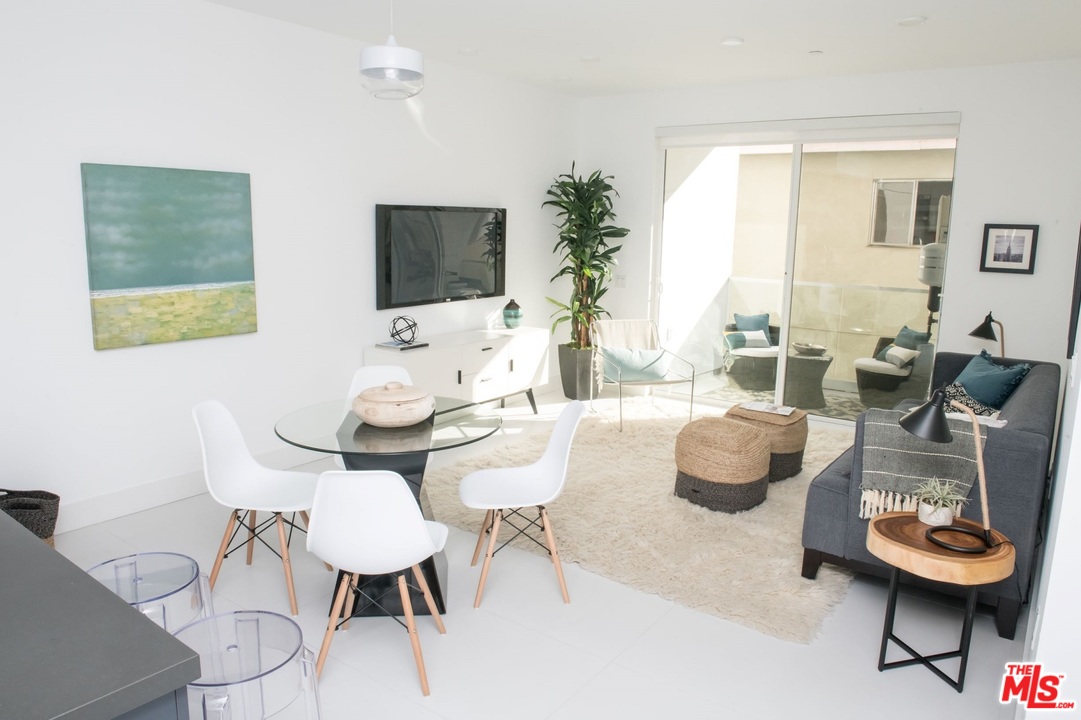 415 Le Doux Road, Unit 202 Los Angeles, CA 90048 - Photo 4 of 20
