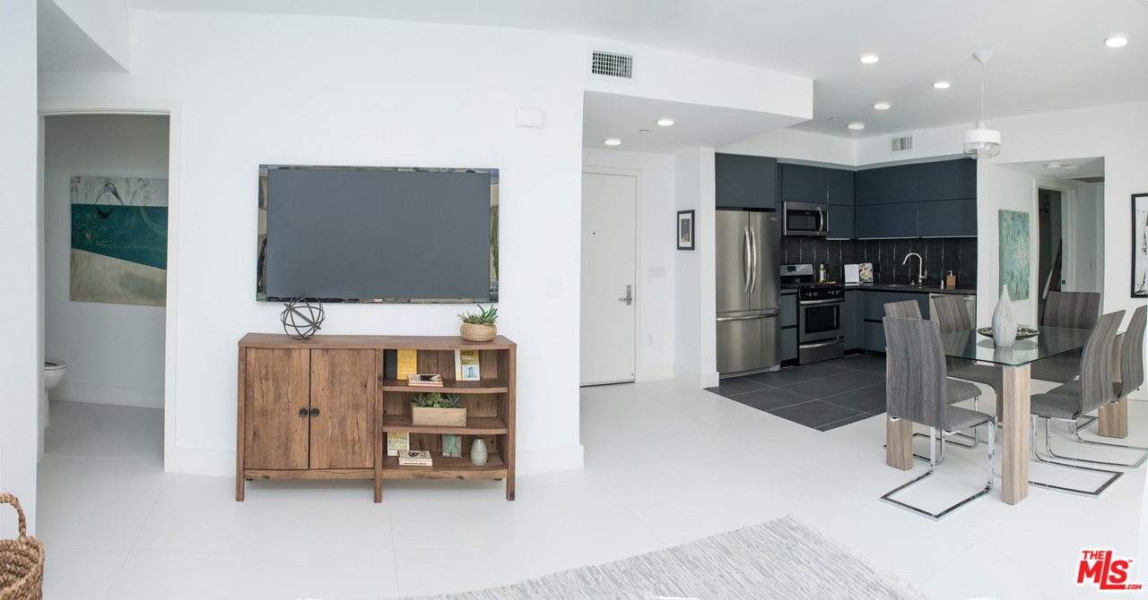 415 Le Doux Road, Unit 202 Los Angeles, CA 90048 - Photo 6 of 20