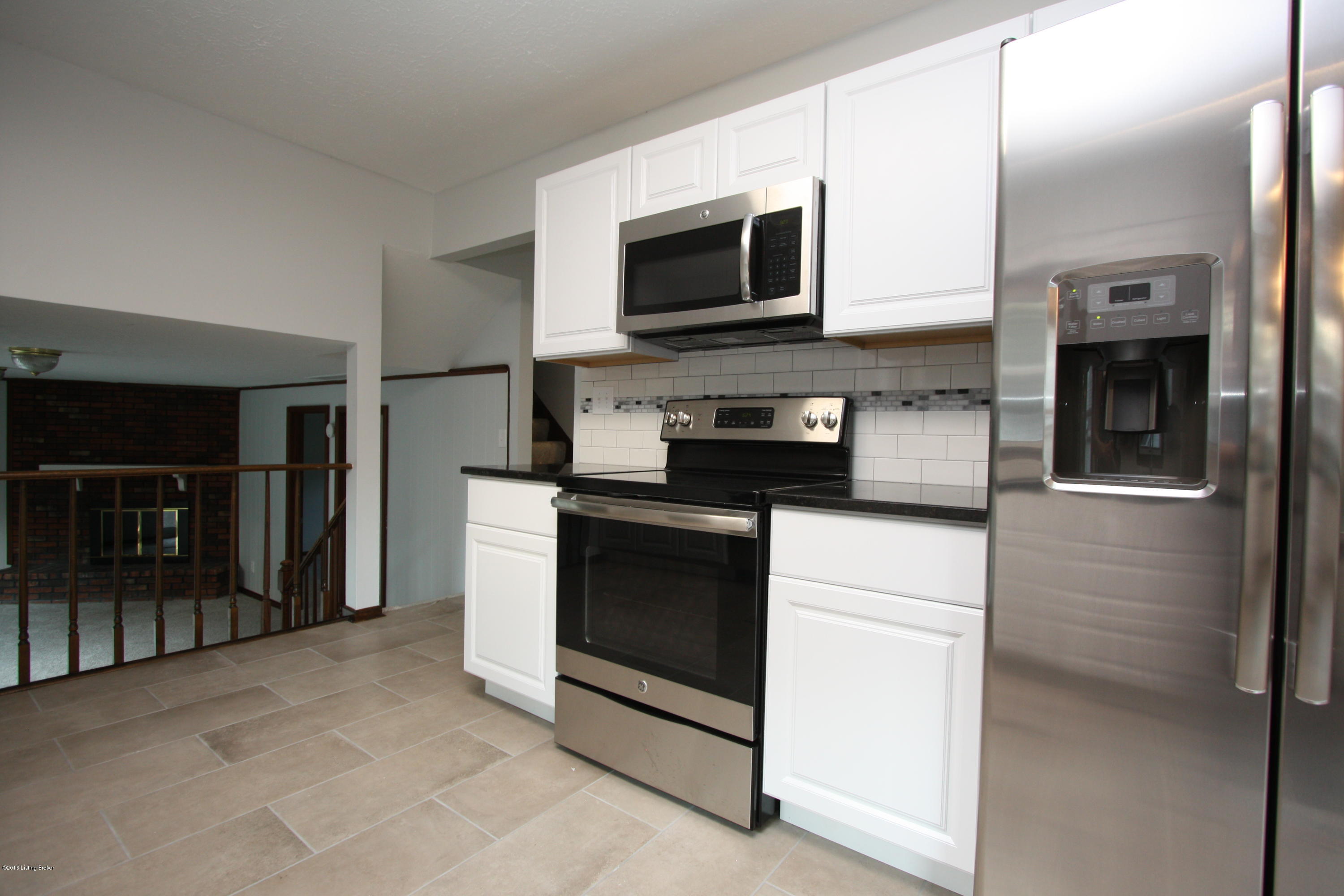 3712 Longview Road Jeffersontown, KY 40299 - Photo 3 of 35 kitchen10