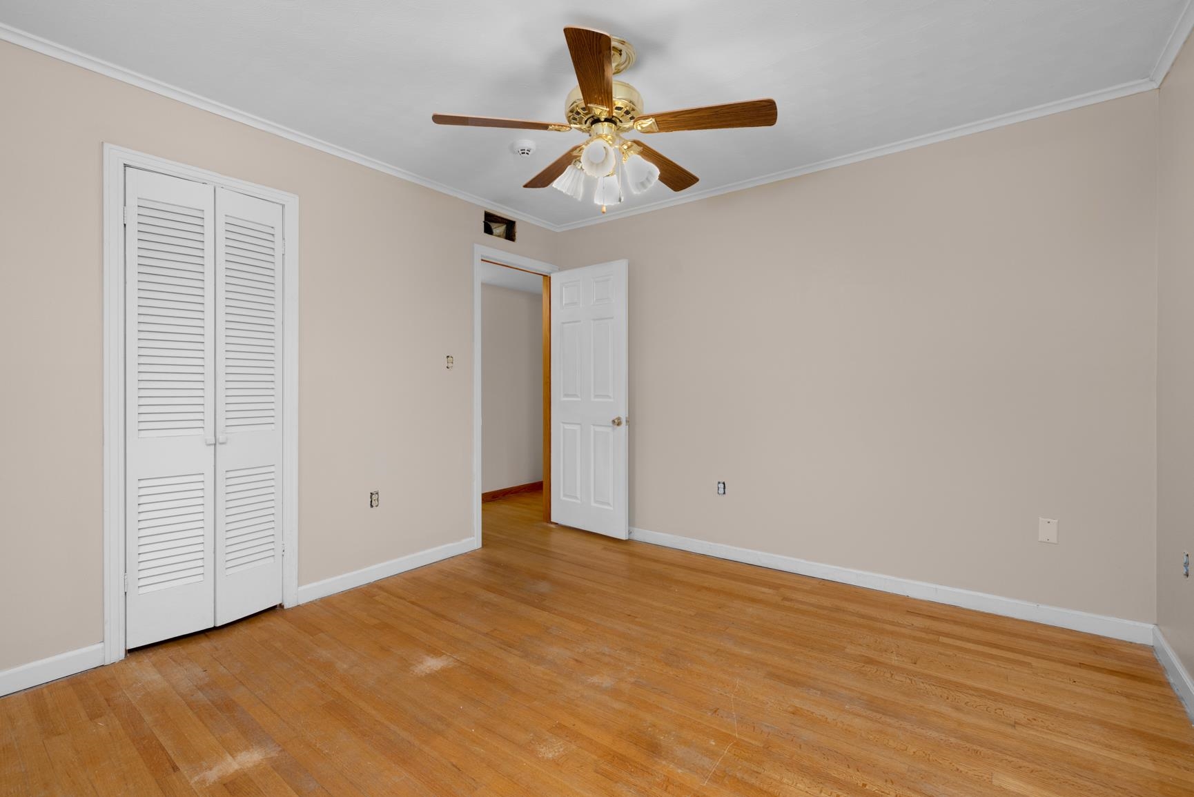 5466 Highway 59 Covington, TN 38019 - Photo 17 of 36 a view of an empty room with a window