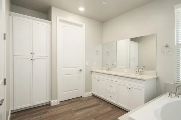 $775,000 | 1530 East Via Lupino Drive, Fresno, CA 93730