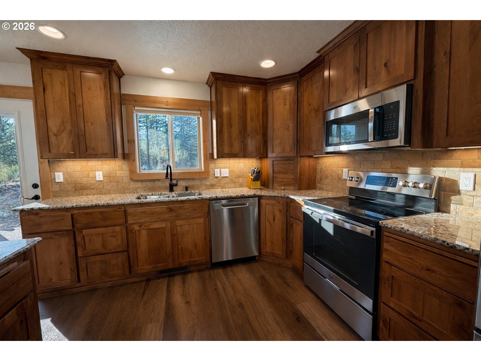 125 Melgard Court Detroit, OR 97342 - Photo 12 of 25 a kitchen with granite countertop a sink cabinets and stainless steel appliances