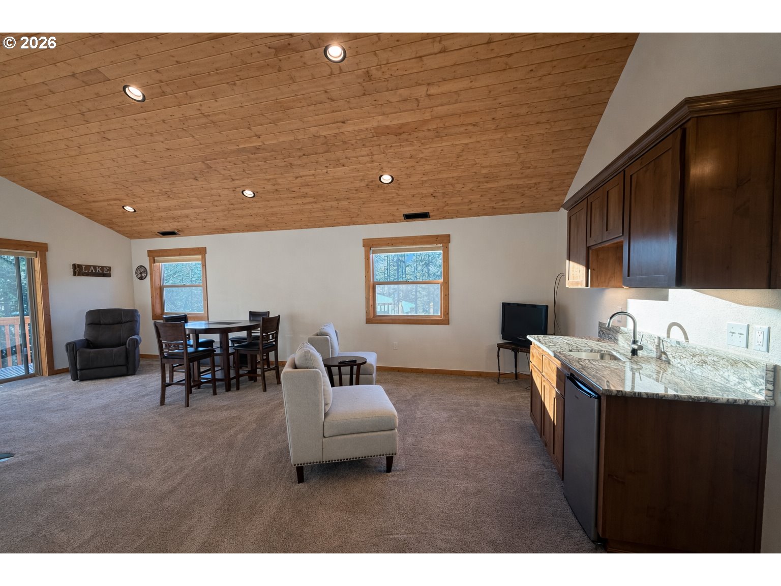 125 Melgard Court Detroit, OR 97342 - Photo 18 of 25 a living room with furniture