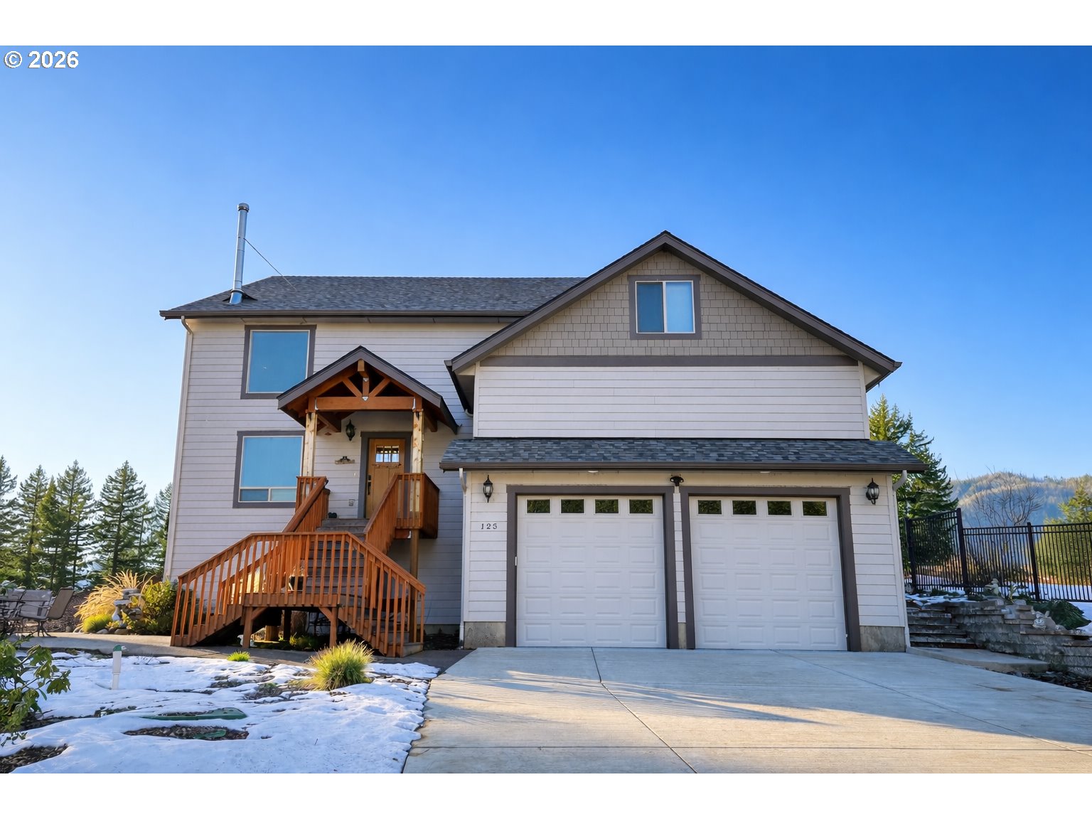 125 Melgard Court Detroit, OR 97342 - Photo 4 of 25 a front view of a house with a yard