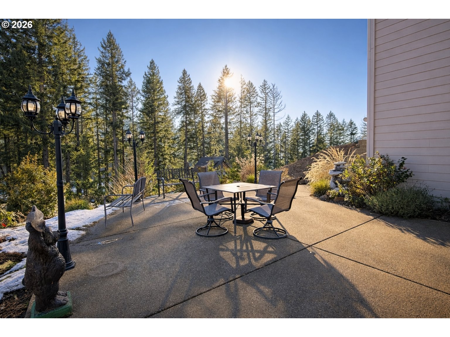 125 Melgard Court Detroit, OR 97342 - Photo 5 of 25 a view of a tables and chairs on the roof deck
