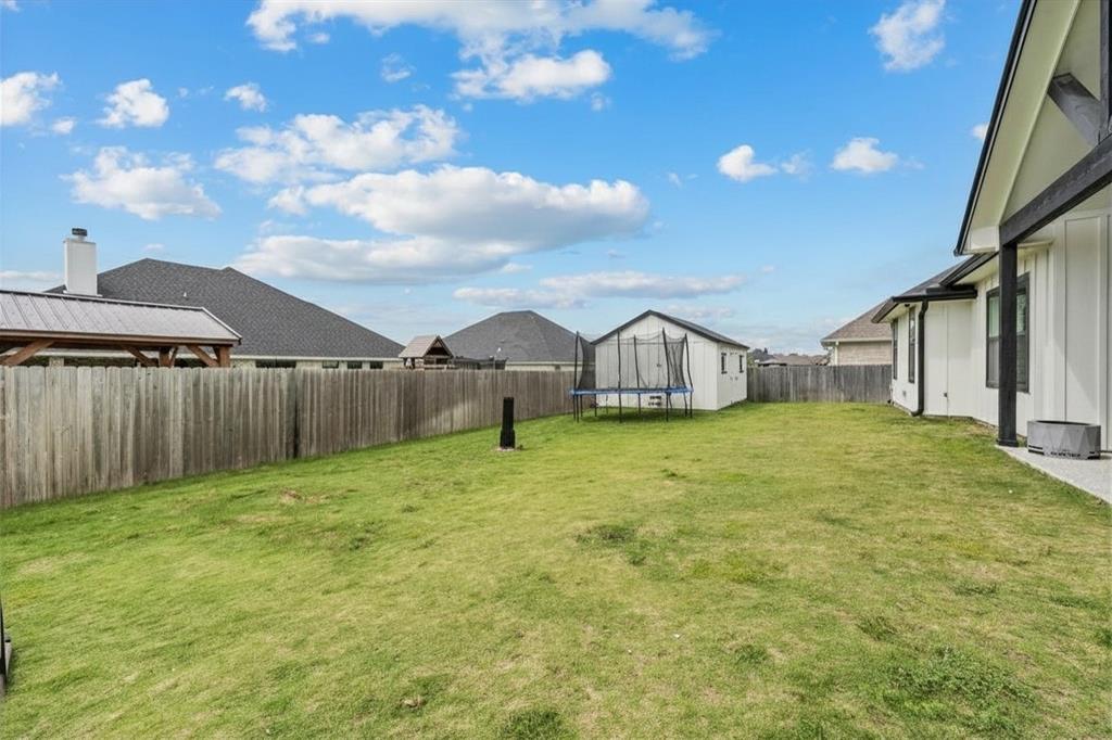 820 Forward Pass Drive Hewitt, TX 76643 - Photo 20 of 22 a house view with wooden fence