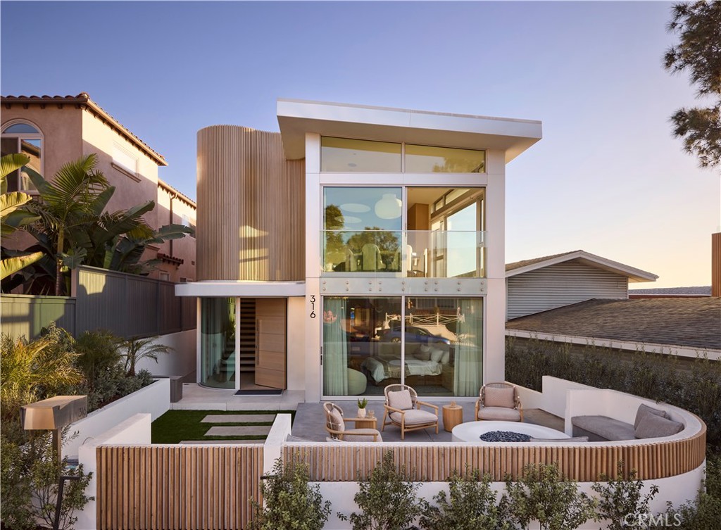 316 24th Street Hermosa Beach, CA 90254 - Photo 1 of 19 a view of a house with backyard and porch